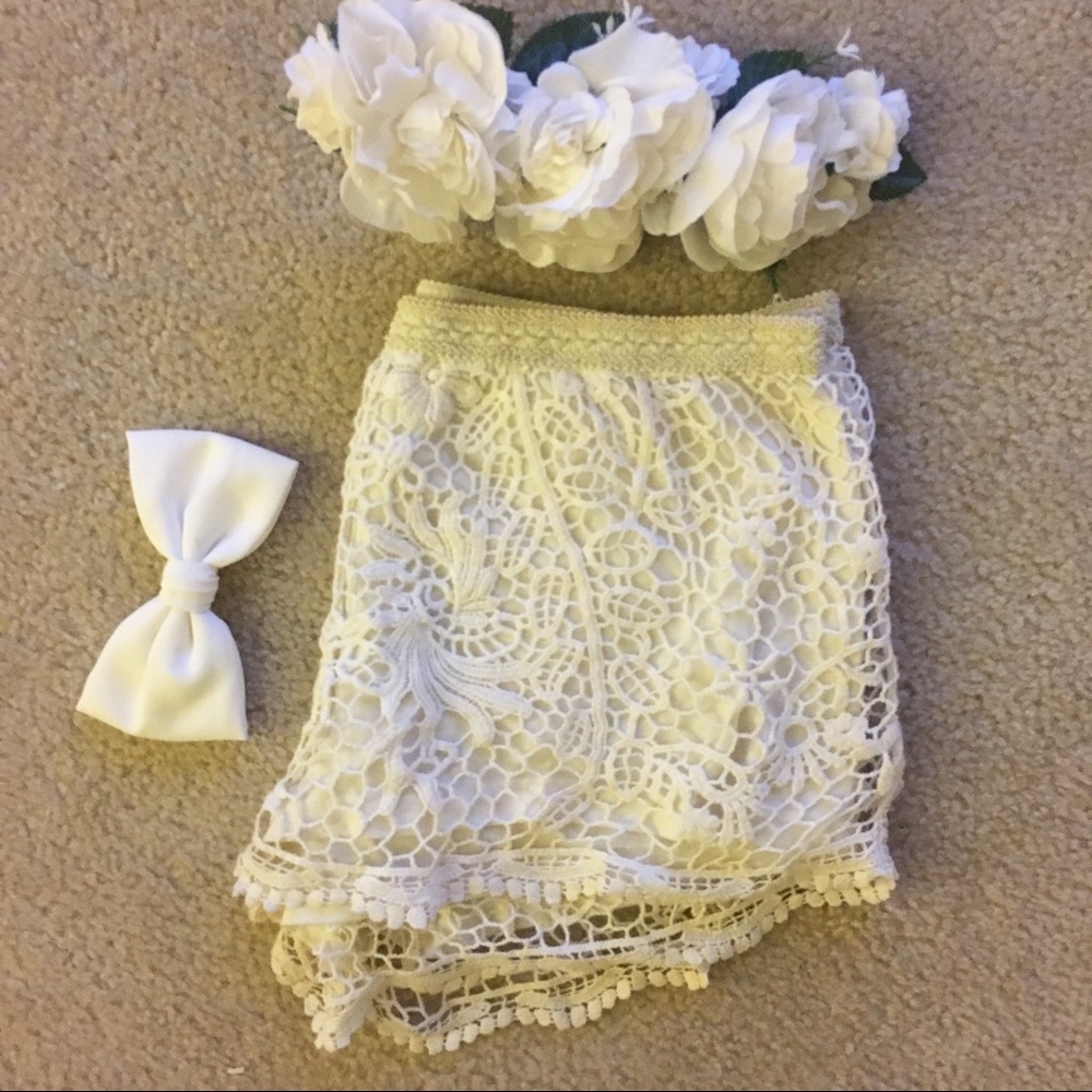 Laced Cream Shorts Size Large